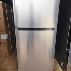 BRAND NEW Vissani
18 cu. ft. Top Freezer Refrigerator in Stainless Steel, Garage Ready
