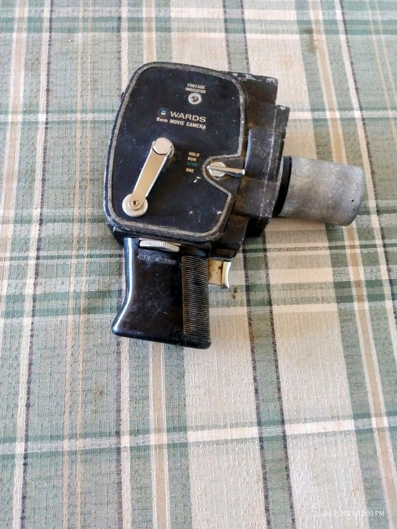 Vintage 1948 Wards Electric Eye 8mm Movie Camera