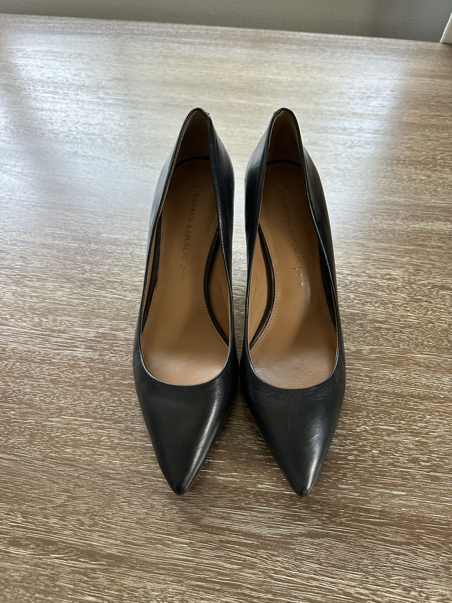 Banana Republic Black Leather Women's Pumps