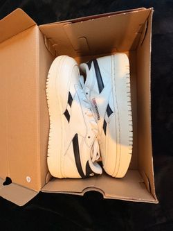 Reebok women’s shoes 9.5