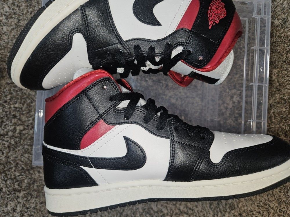 Nikes( Size 8.5m Or 10 Womens) Reasonable Offers