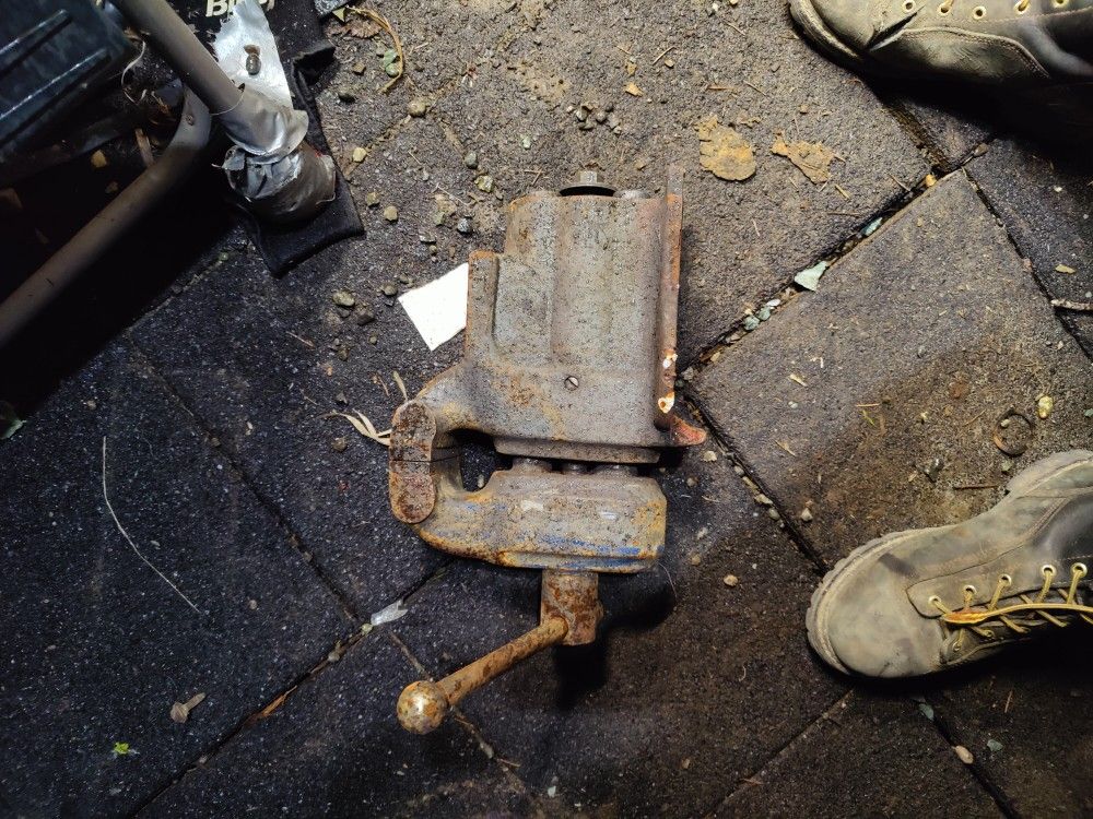 Old Vise, five inch jaws
