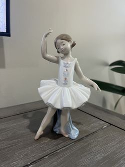 Lladro Limited Collection Figurine - Little Ballerina Girl 8126