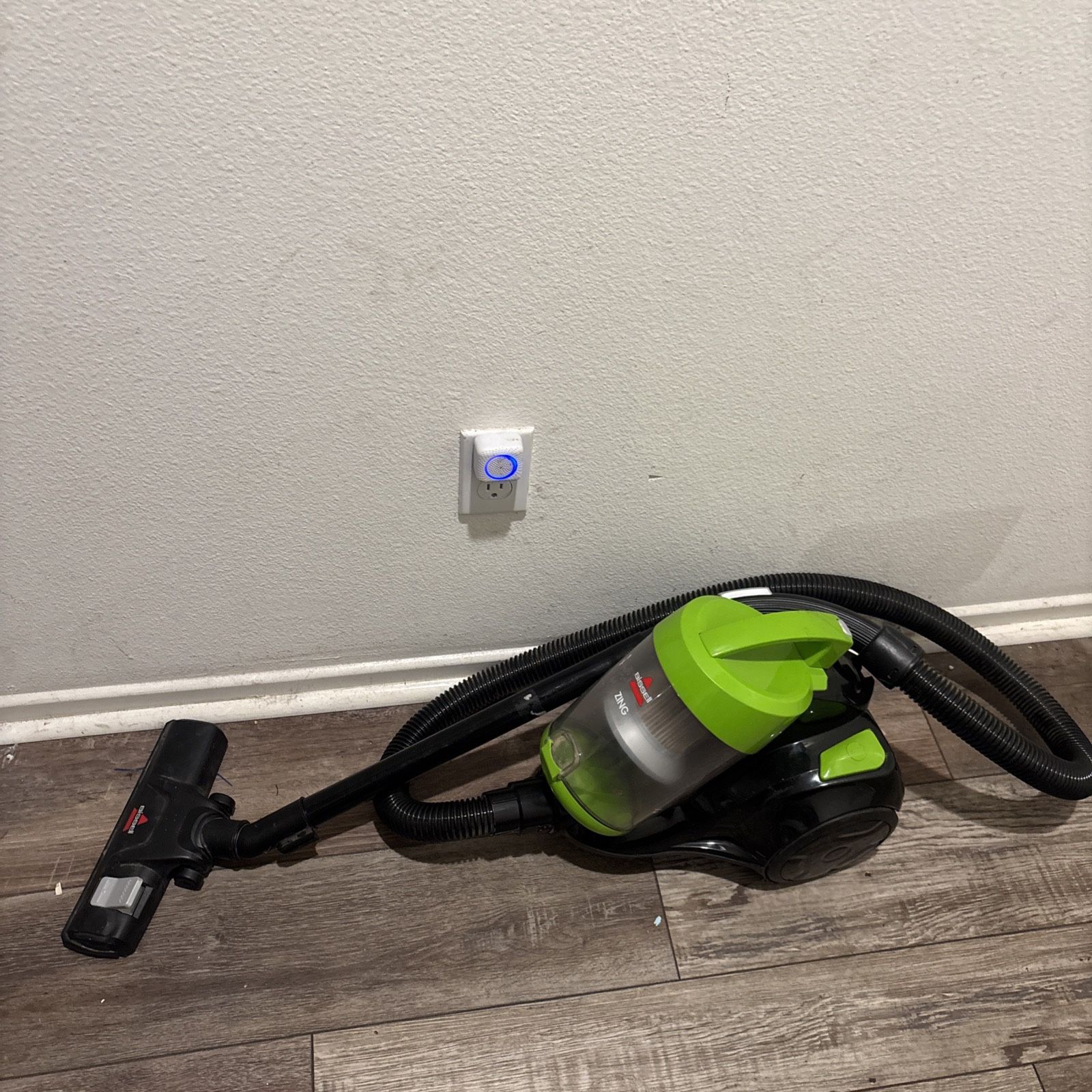 BISSELL Zing 2156A Bagless Canister Vacuum - Black/Citrus Lime