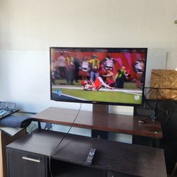 Tv Standt Whit Tv Included 
