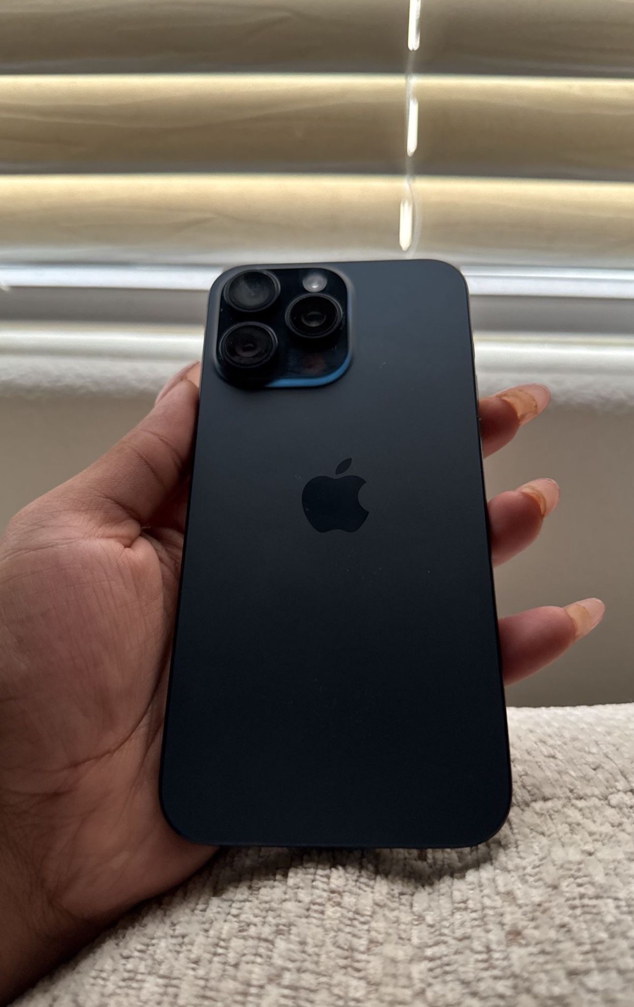 iPhone 15 pro max 256GB UNLOCKED carrier