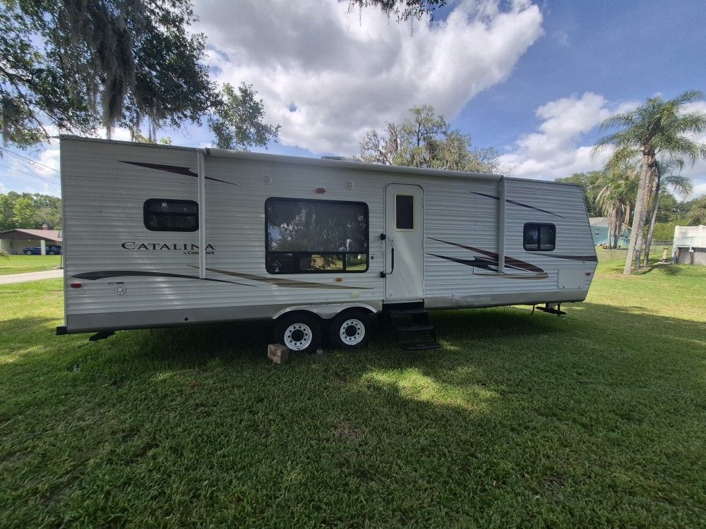 2011 Coachman Catalina 30ft Camper