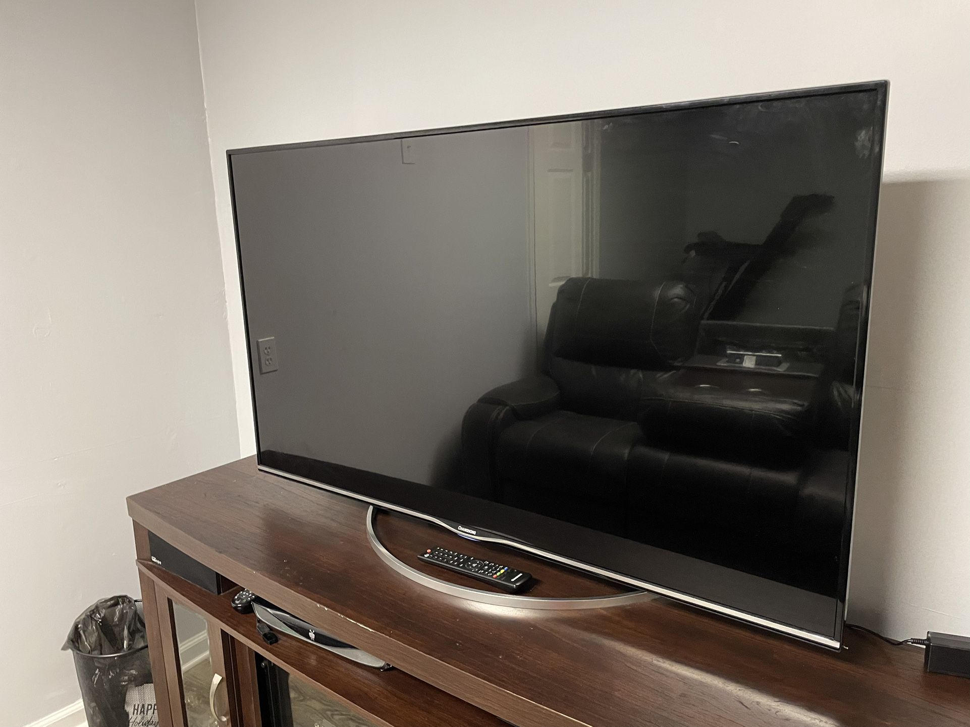 Modern Design 55” TV     Excellent Condition!
