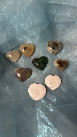 Small crystal carvings (heart)