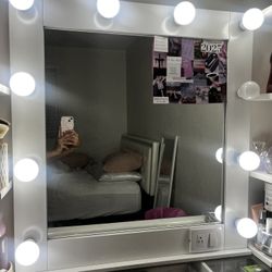 Hollywood Makeup Vanity Mirror