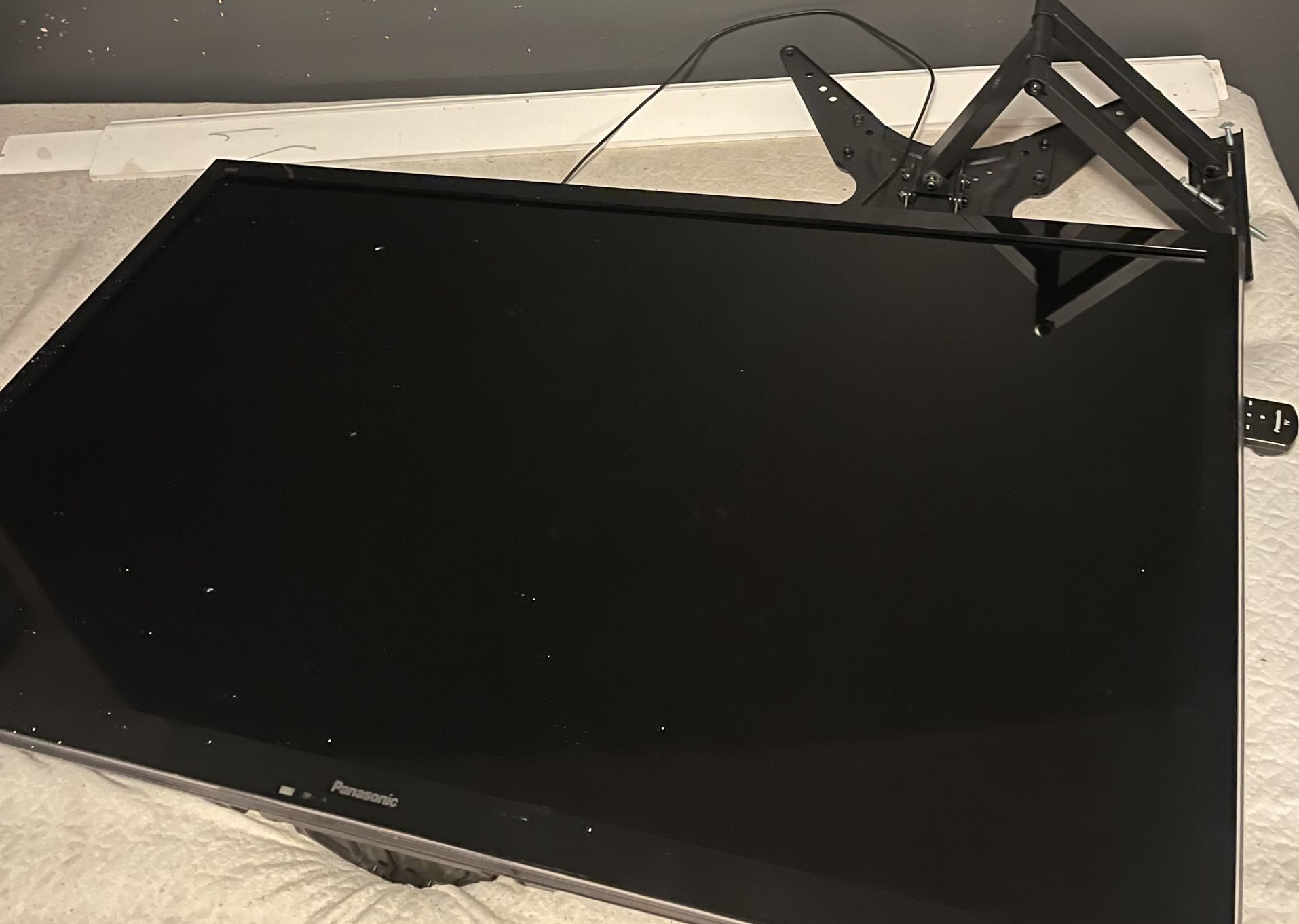 Tv With Wall Mount