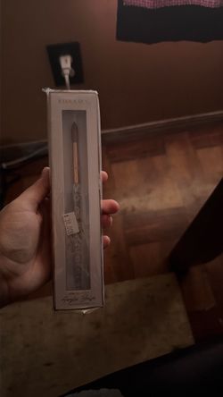 Nail brush -Kiara Sky