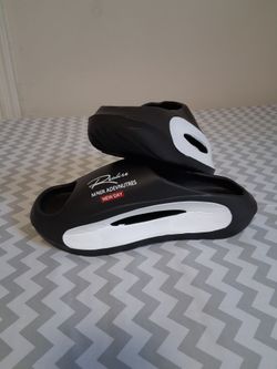 New Beautiful Indoor & Outdoor Sleepers ( Size 8.5 / 9 )