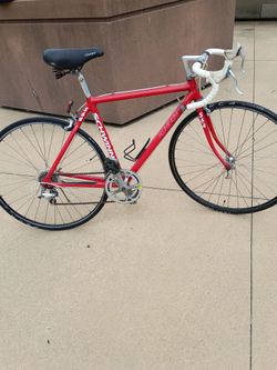 SCHWINN 564 RED ALUMINUM Rd BIKE