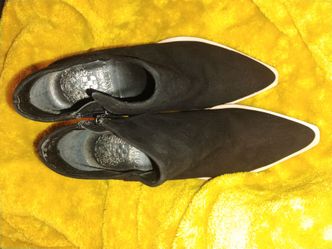 Sued ankle boots black