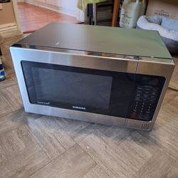 Samsung Microwave.  Great Condition 