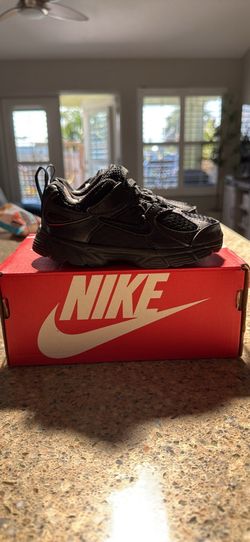 Nike V5 RNR Size 8C