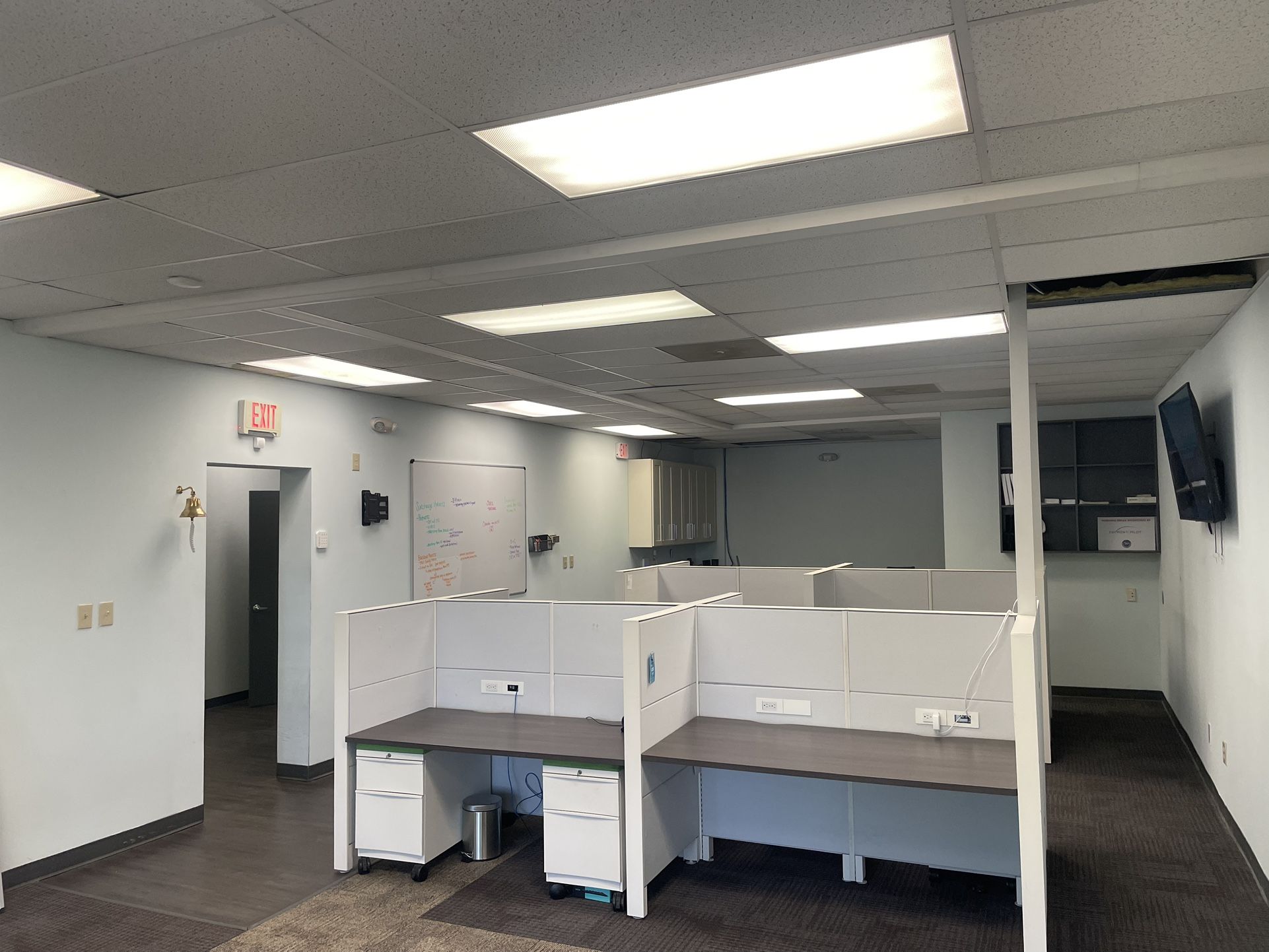 Office Cubicles With Outlets, 8 Total Desks, 2 Pieces - Pick Up Only