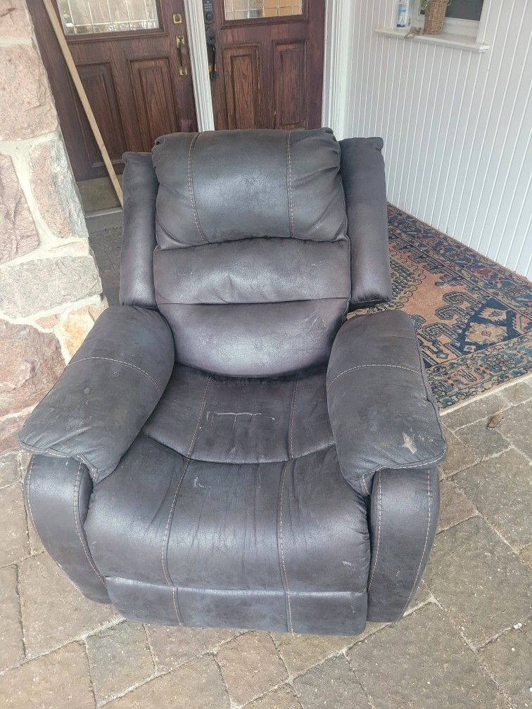Free Reclyning Chair