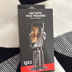 Face tracking phone tripo
