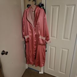 $6 Women's Elegant Satin Pink Robe In Humble, TX