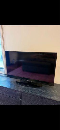 $165 (OBO)  - Samsung 40" Smart LED TV (2014)