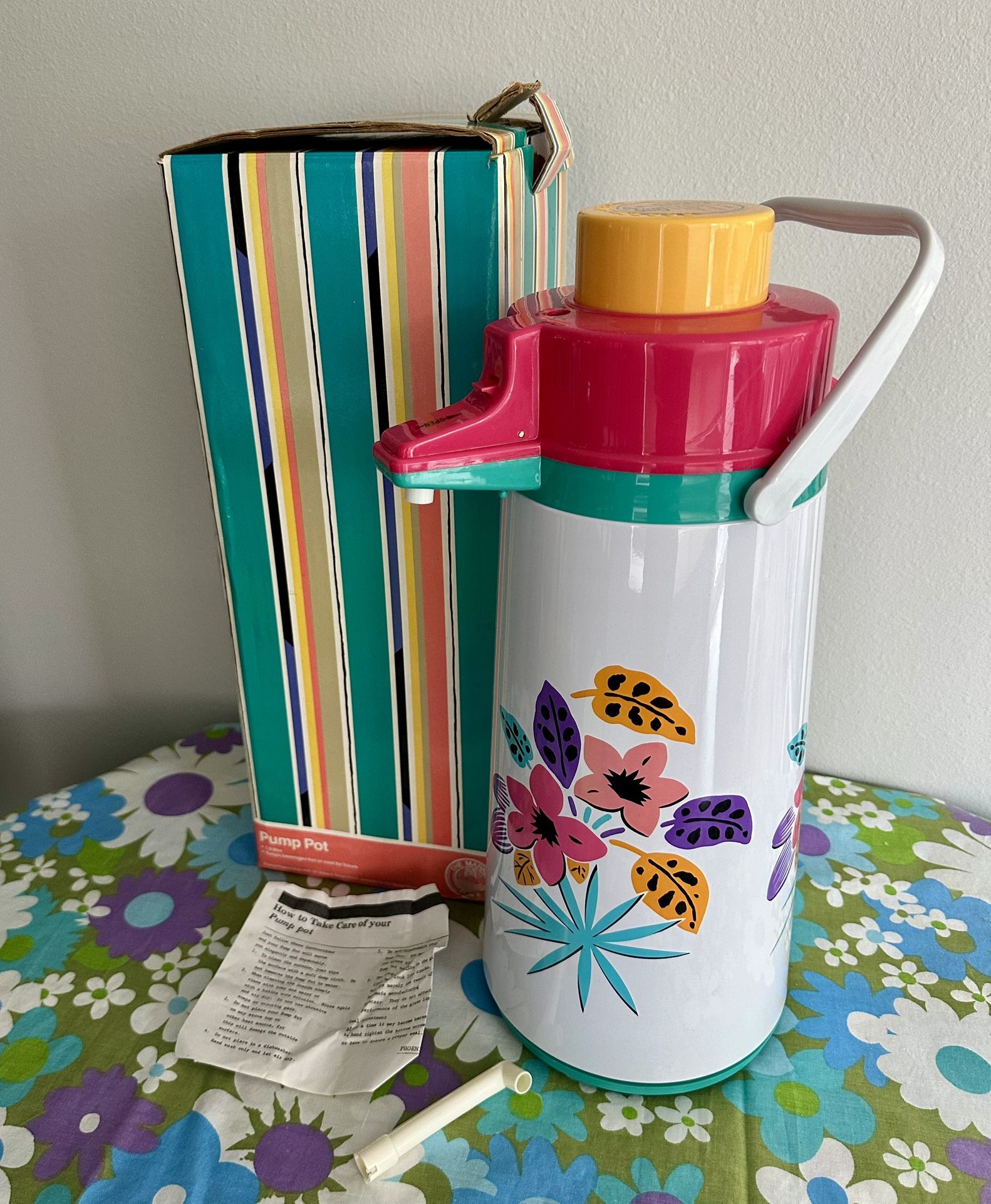 Vintage new old stock Suncountry hot/cold pump air pot 1.9 liter ( half gallon or 64 oz) Tropical floral. Hot pink/teal. Unused with all packaging