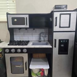 Kids Play Kitchen
