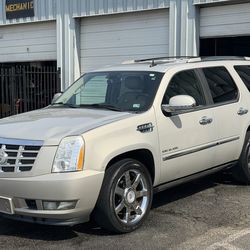 2011 Cadillac Escalade premium 4 door suv