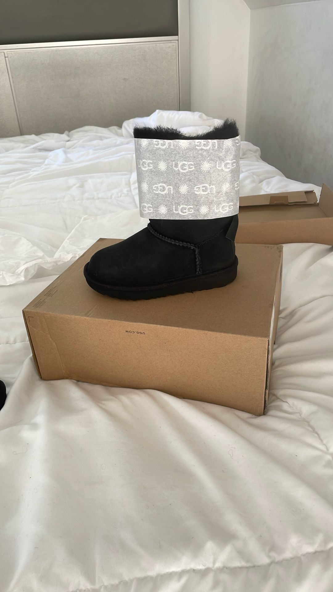 T Bariley Bow ll Size 9 Toddlers Brand New