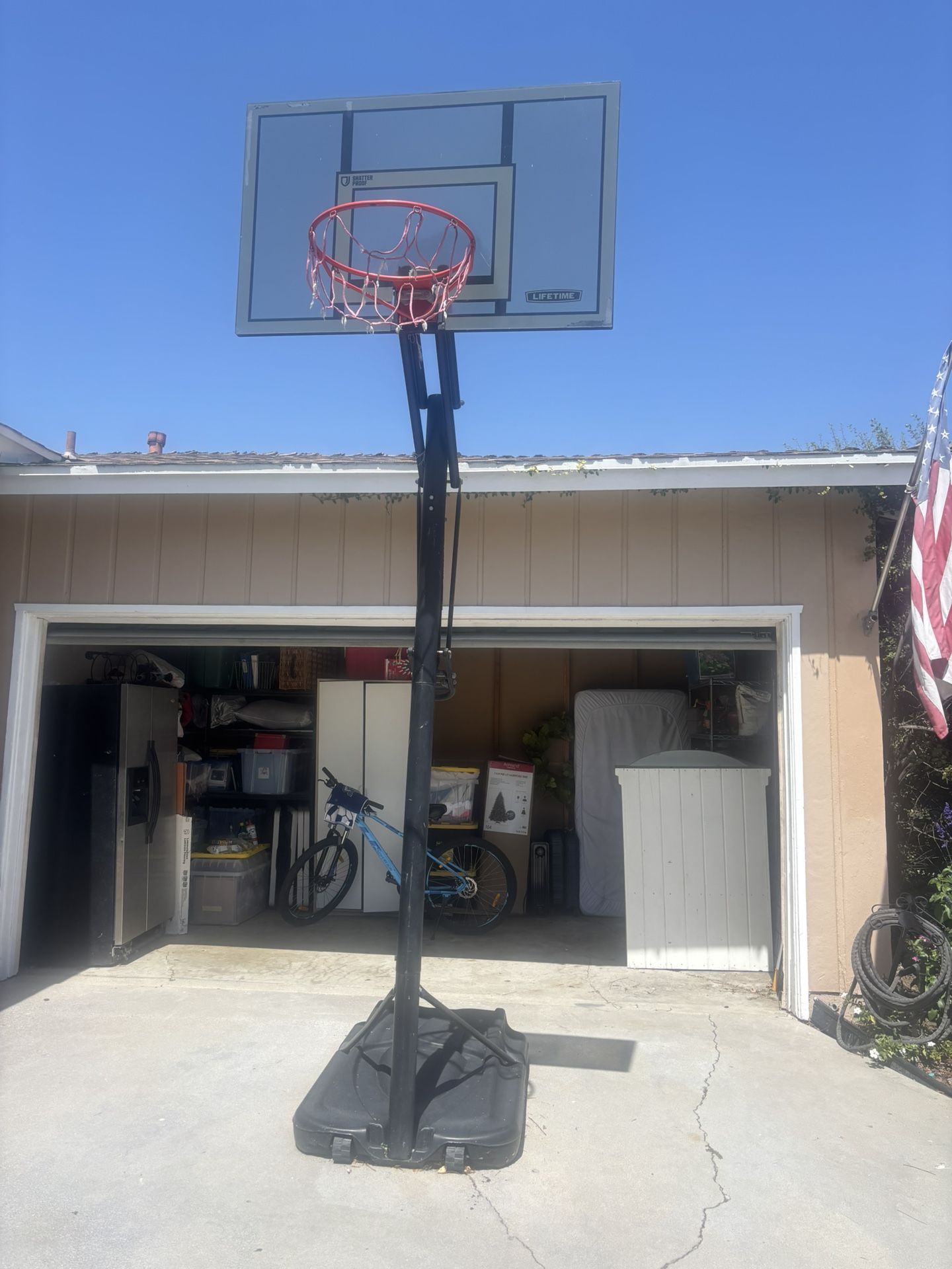 Basketball hoop