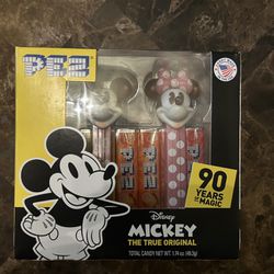 NIB Disney Mickey & Minnie Mouse 90th Anniversary PEZ Collectors Dispensers Set