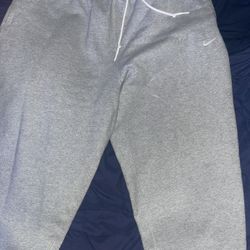 Gray nike sweatpants Size Large 