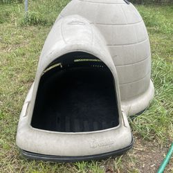 Petmate Indigo Igloo-Style Dog House