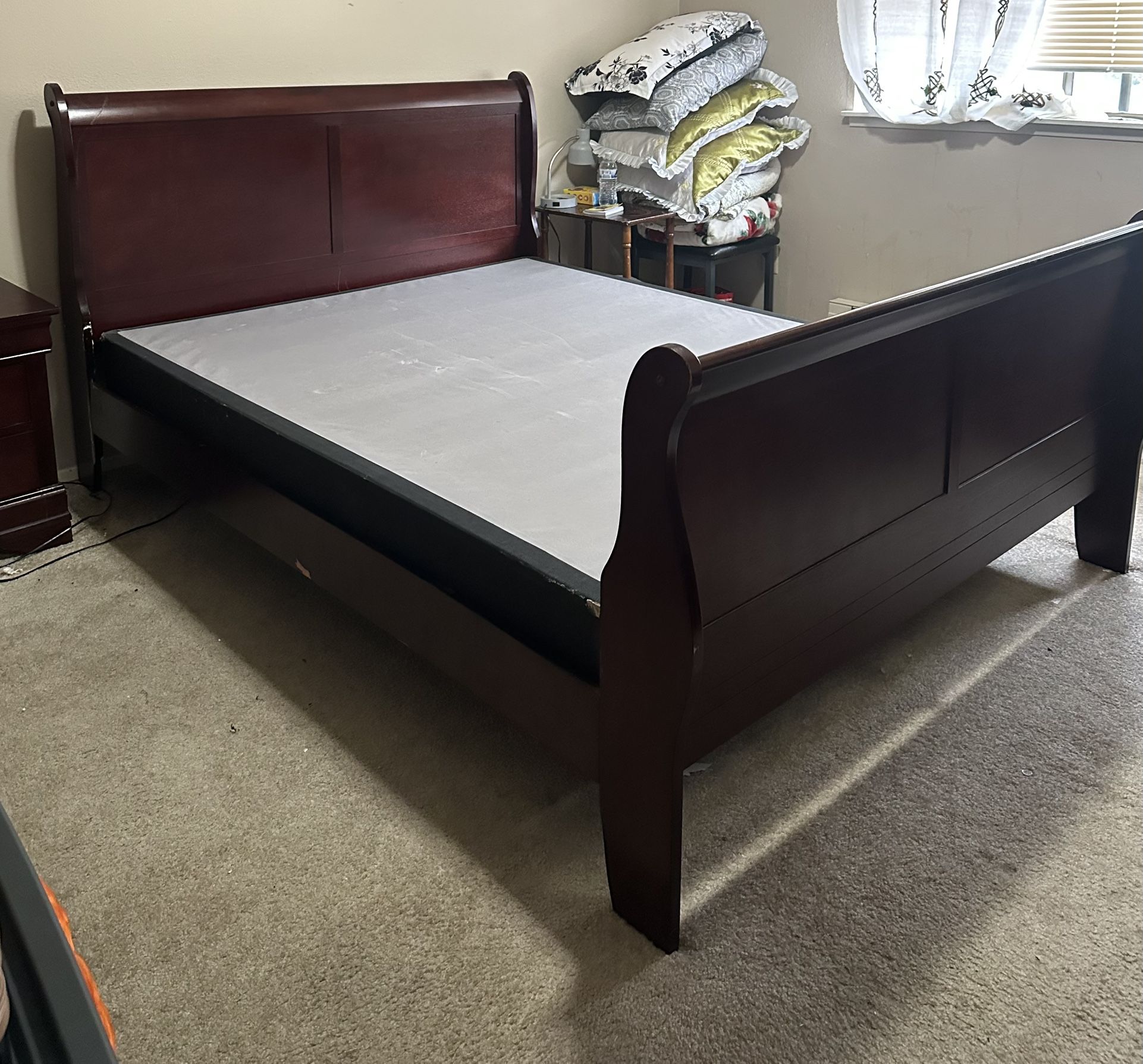Mahogany Queen Sleigh Bed Set 