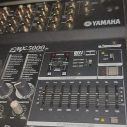  Yamaha EMX5000-20 20-Channel Powered Mixer