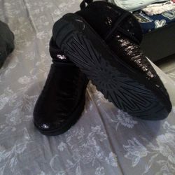 Size 8 Uggs Black 