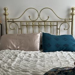 bed frame queen size
