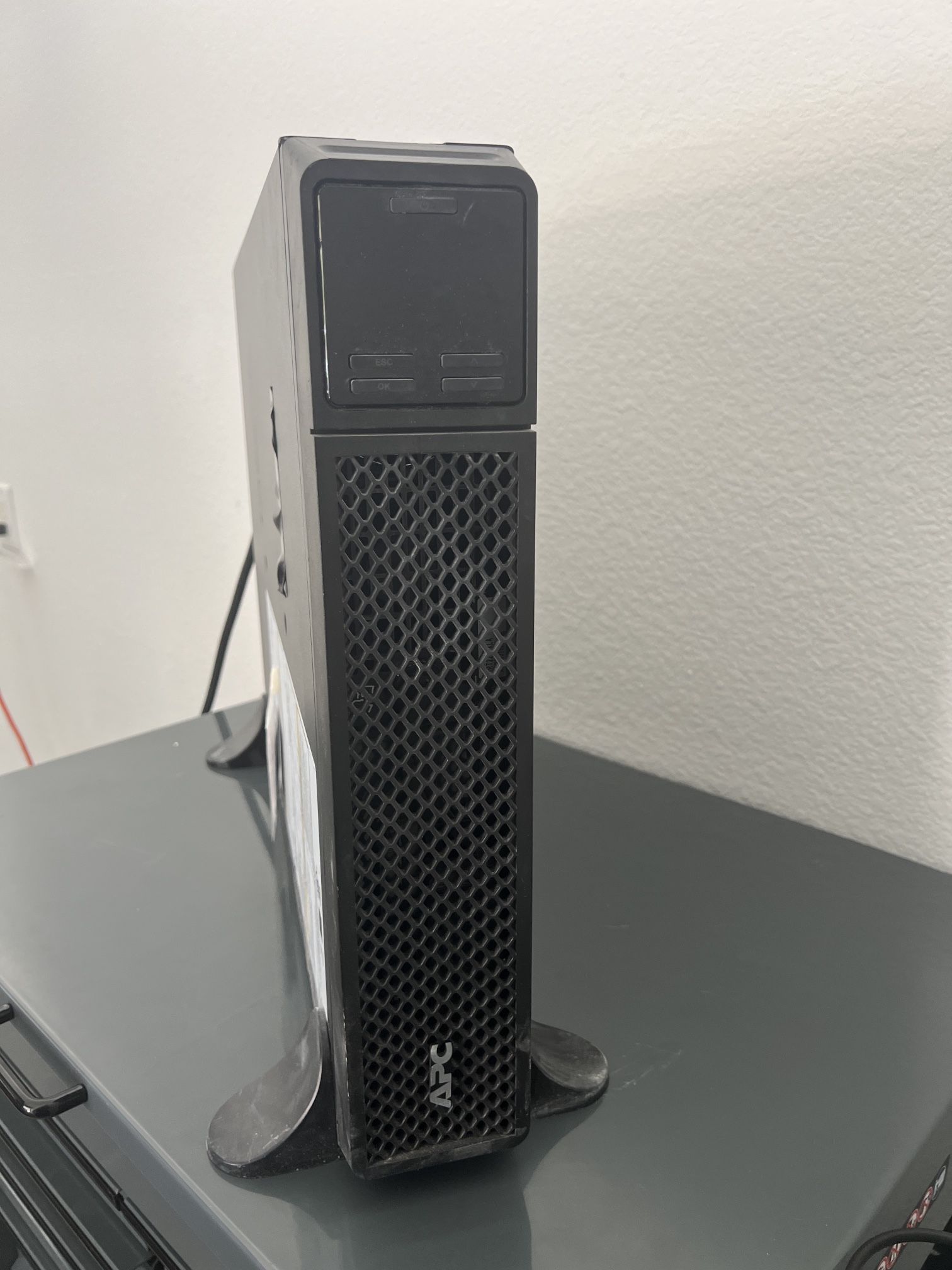 APC SRT2200XLA UPS