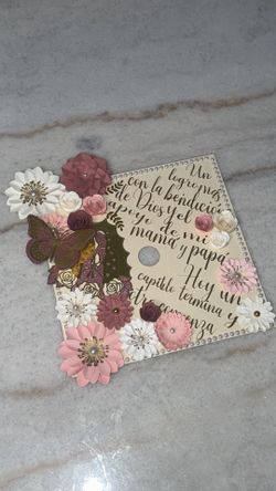 Graduation decor for cap