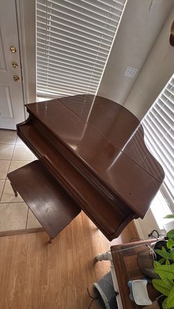 Piano de media cola