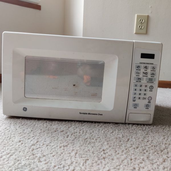 GE microwave 700 watts for Sale in Columbus, OH - OfferUp