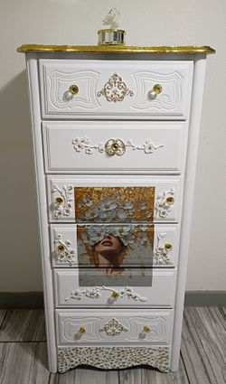 Lingerie dresser chest (1604 & marbach)