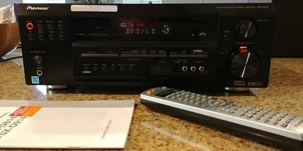 Pioneer VSX D814K 6.1 Channel 600 Watt Surround Receiver in Excellent Condition!