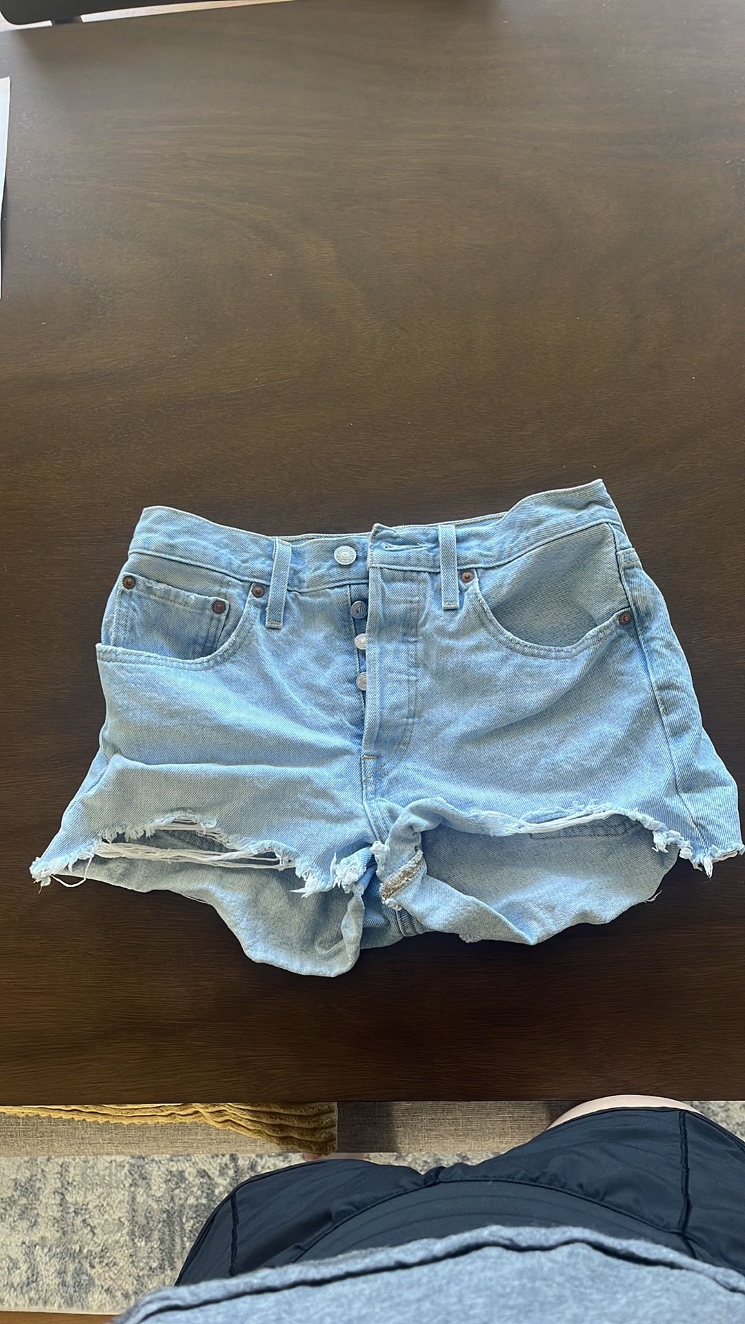 Light Wash Levi’s Size 27