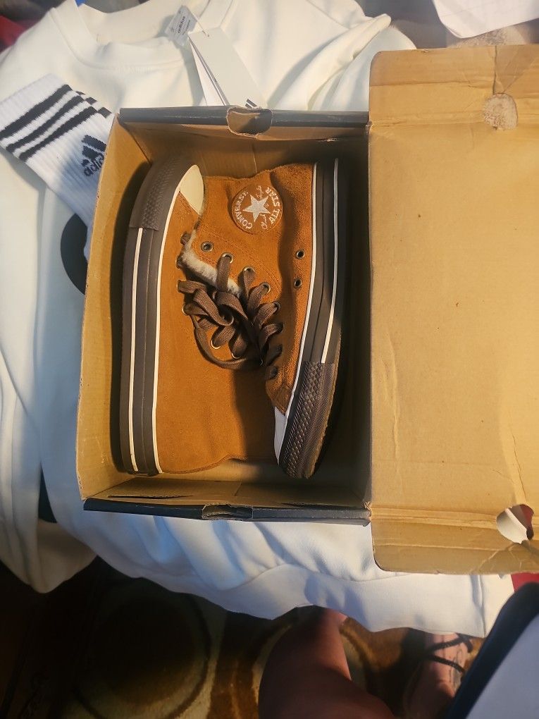 Size 8 Converse