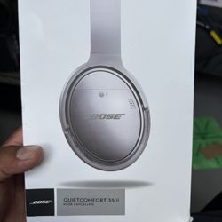 Lightly Used Bose Noise Canselling Headphones 