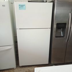 GE Refrigerator White Ex Large . Warranty  . Delivery Available . 2203 Fowler St. 33901