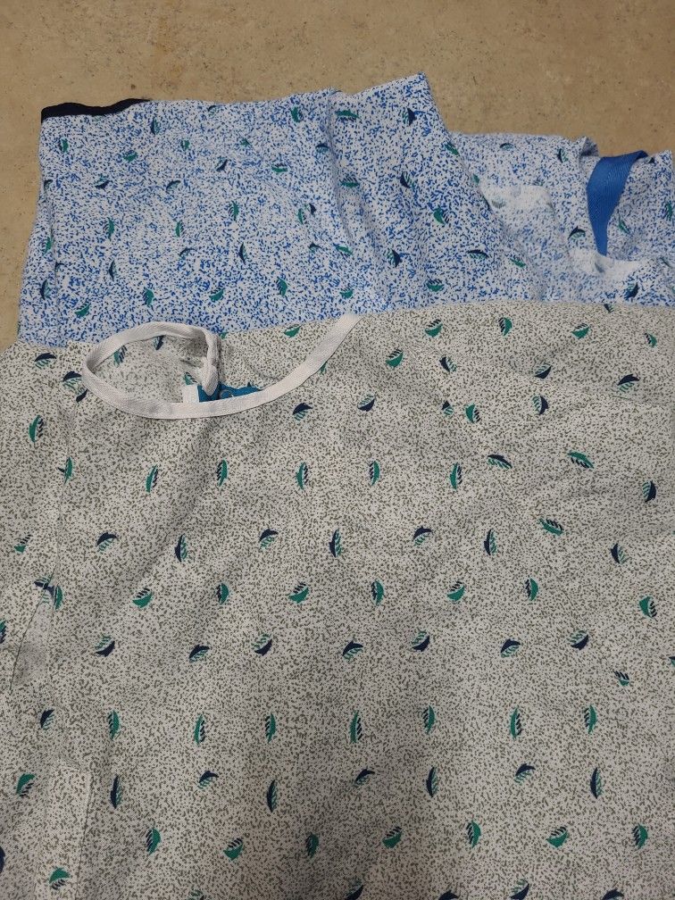 Hospital Gowns L/XL (2)