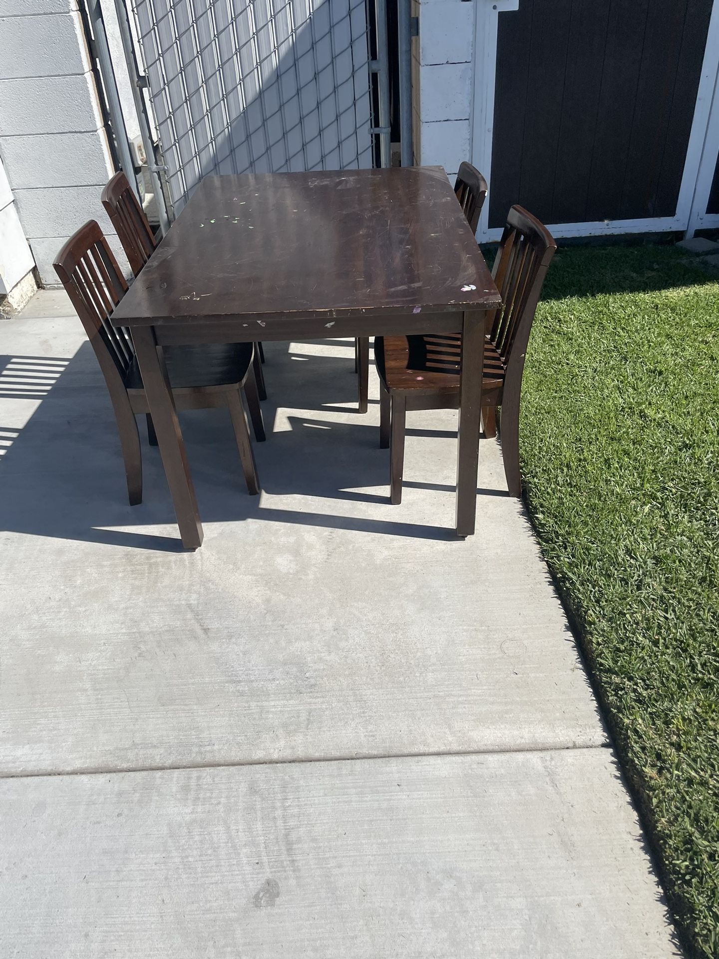 Kids Table With 4 Chairs